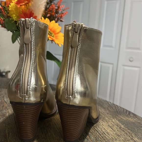 Gold boots - Picture 2 of 3